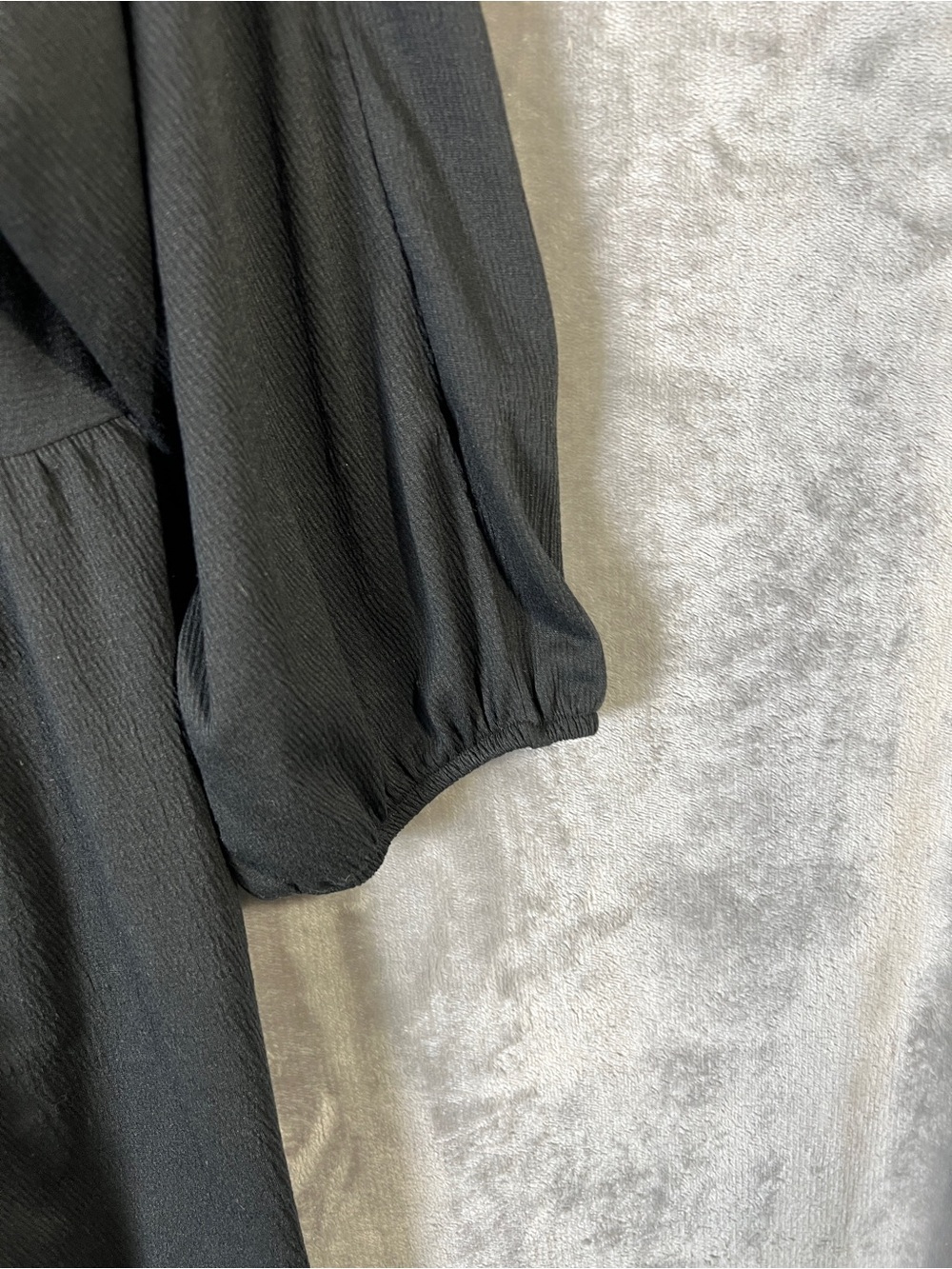 Ava & Viv Black V-Neck Gathered Waist Midi Dress - Picture 5 of 8